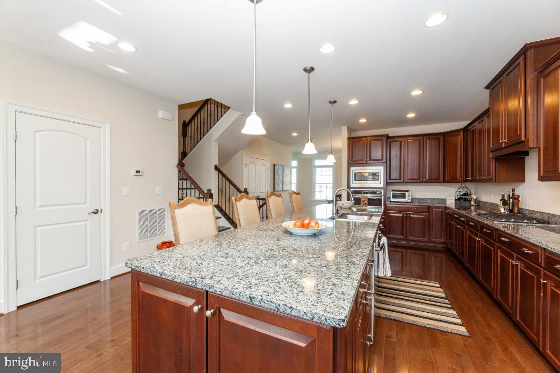 VIRGINIA MANOR - Residential