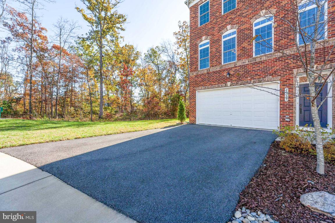 VIRGINIA MANOR - Residential