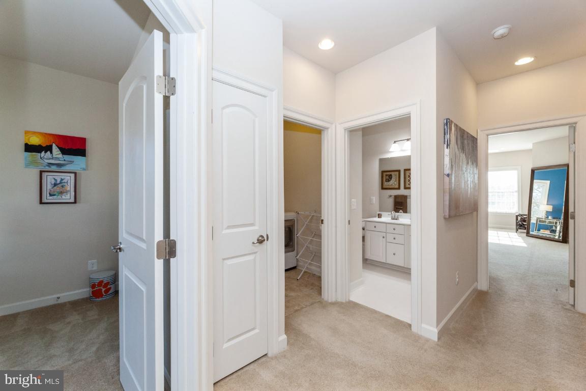 VIRGINIA MANOR - Residential