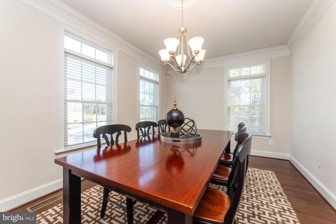 VIRGINIA MANOR - Residential