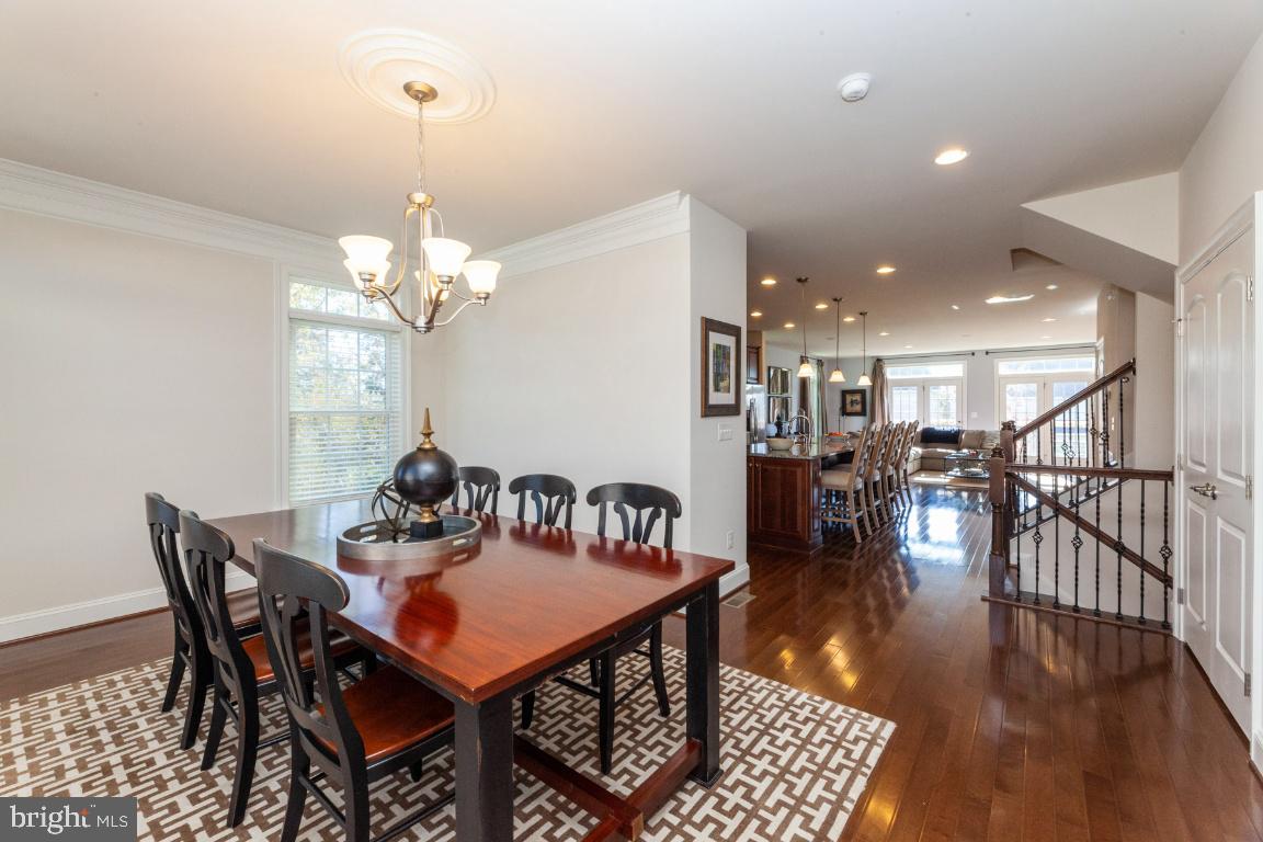 VIRGINIA MANOR - Residential