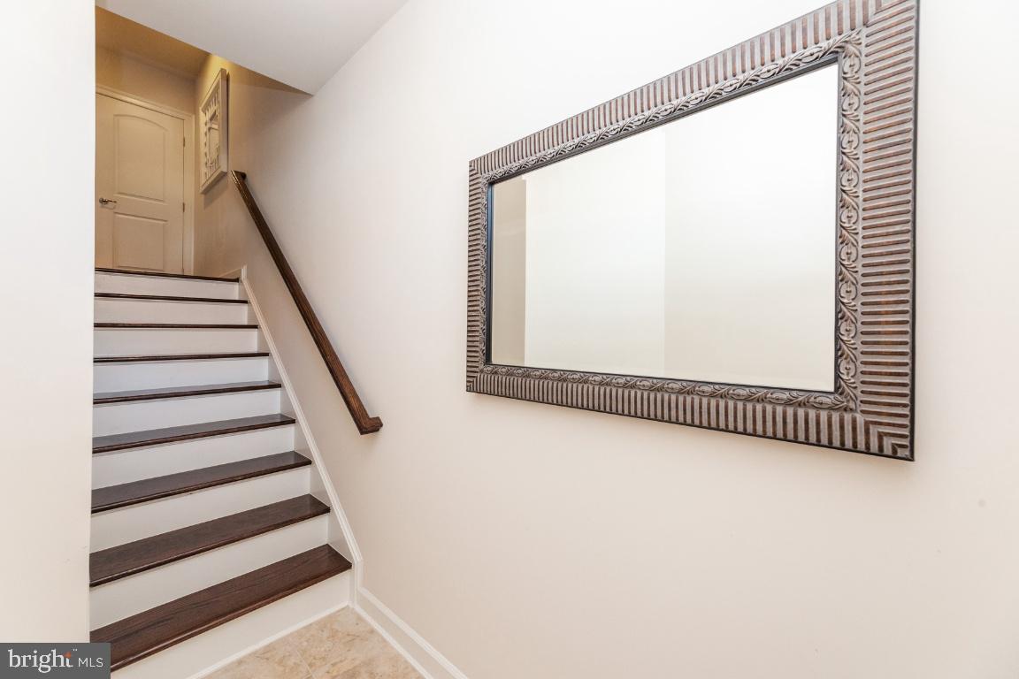 VIRGINIA MANOR - Residential