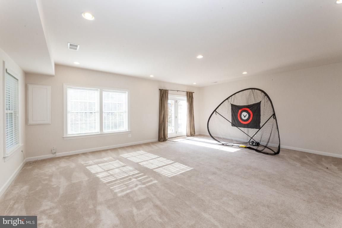 VIRGINIA MANOR - Residential