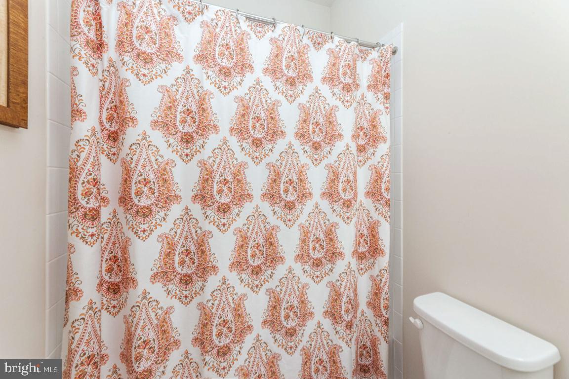 VIRGINIA MANOR - Residential