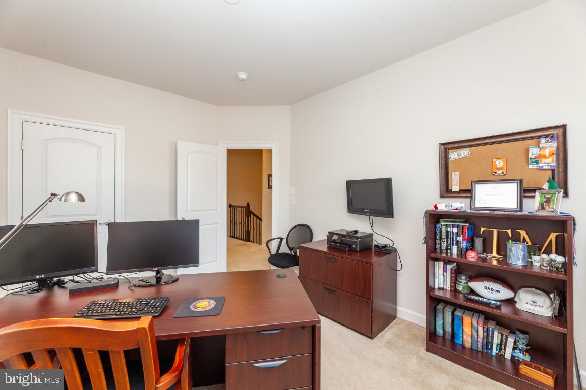 VIRGINIA MANOR - Residential