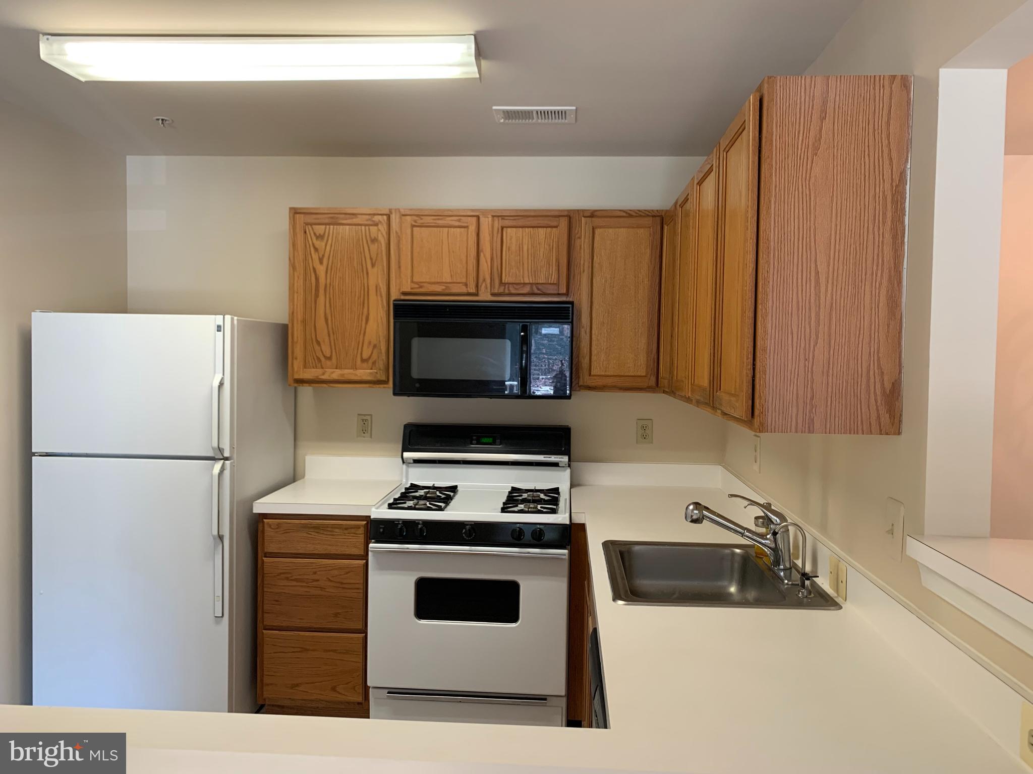 GATEWAY COMMERCE CENTER - Residential Lease