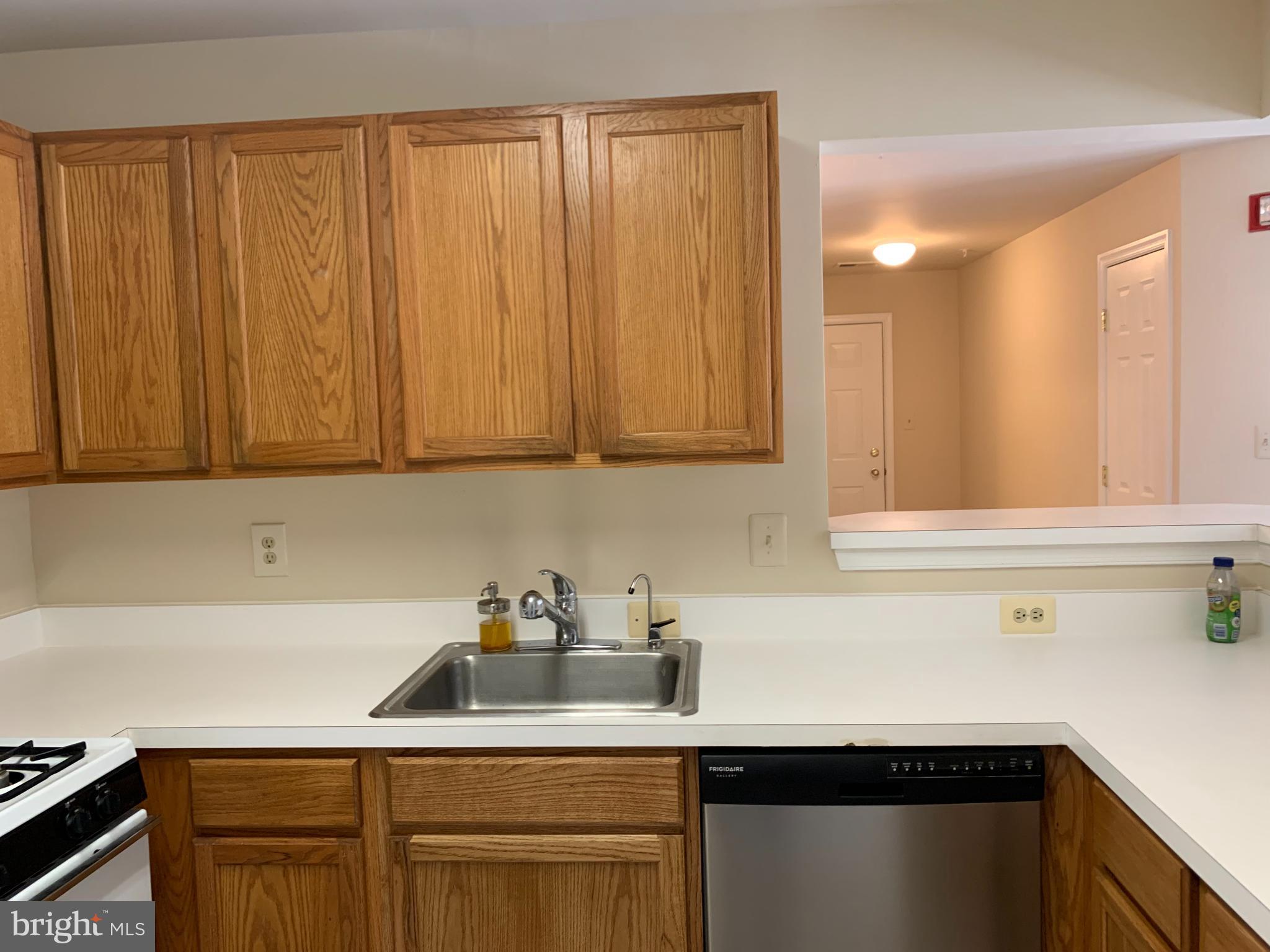 GATEWAY COMMERCE CENTER - Residential Lease