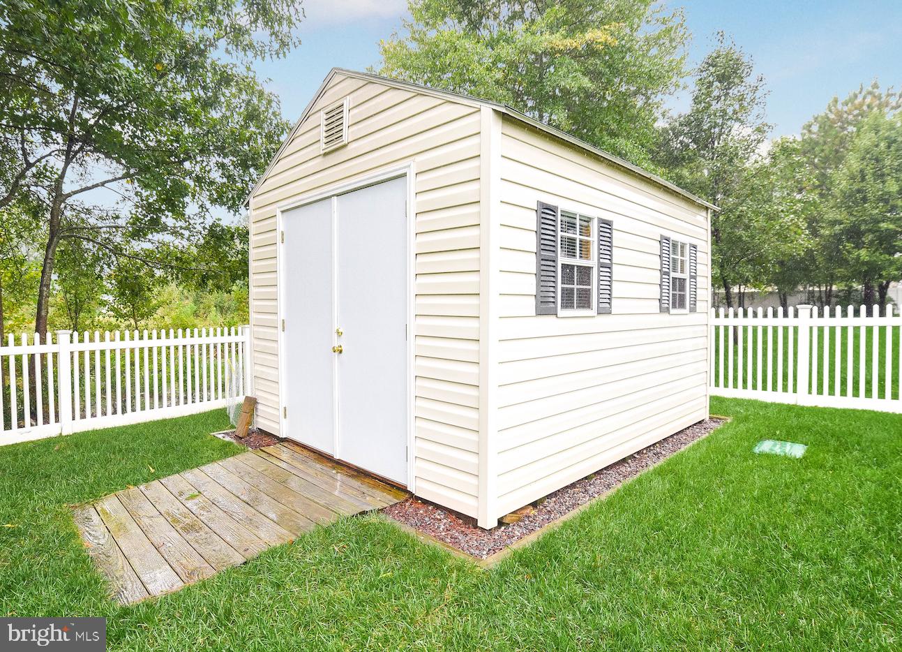 PEMBROOKE - Residential