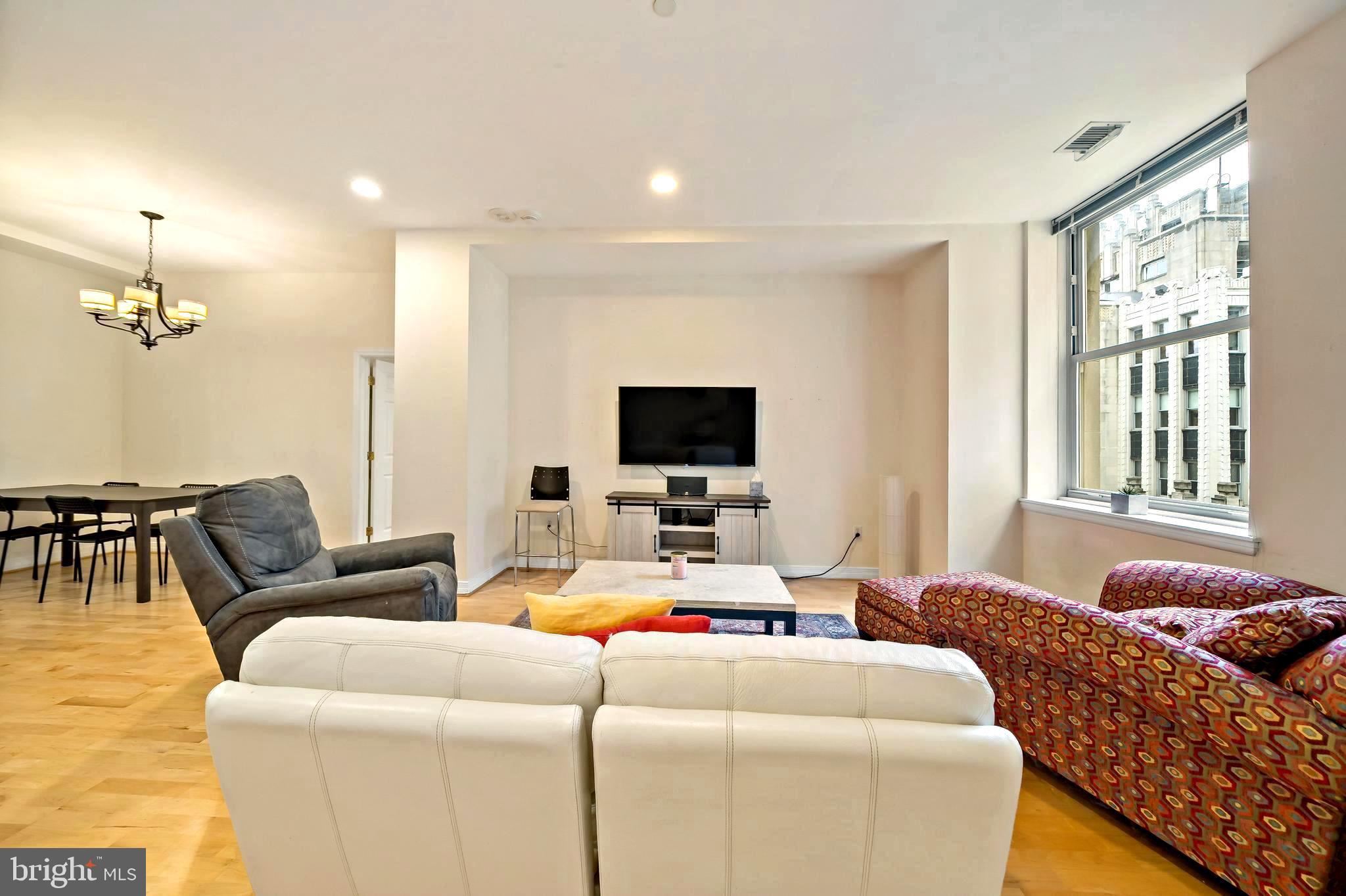 1600 ARCH STREET 1806