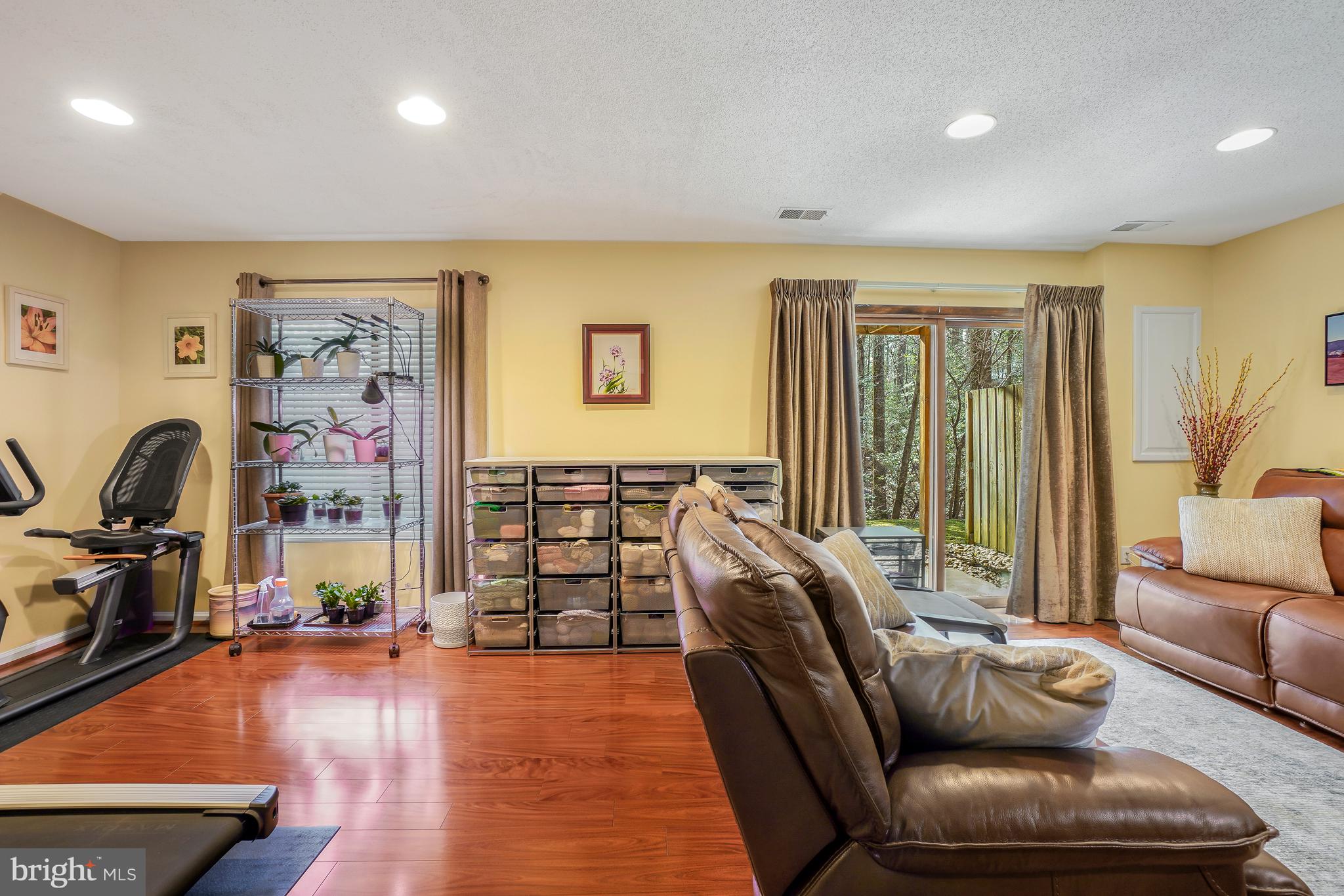 RESTON - Residential