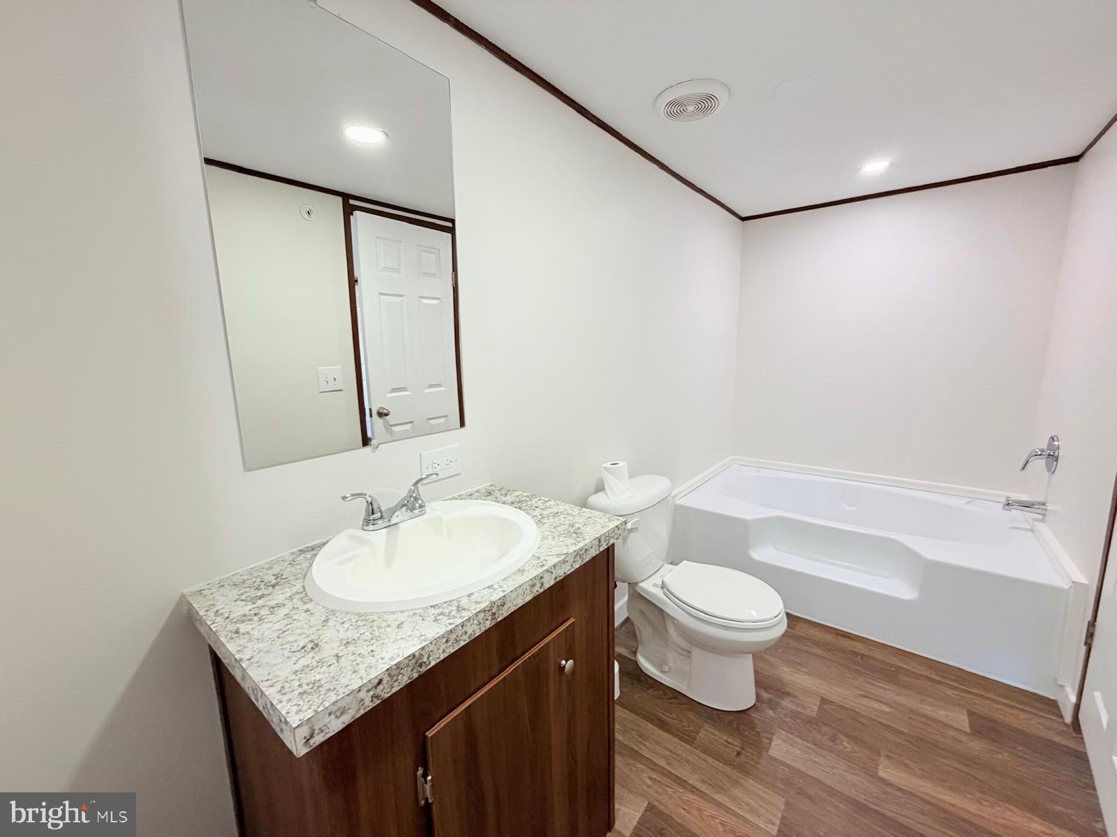 LAKESIDE PARK - Residential