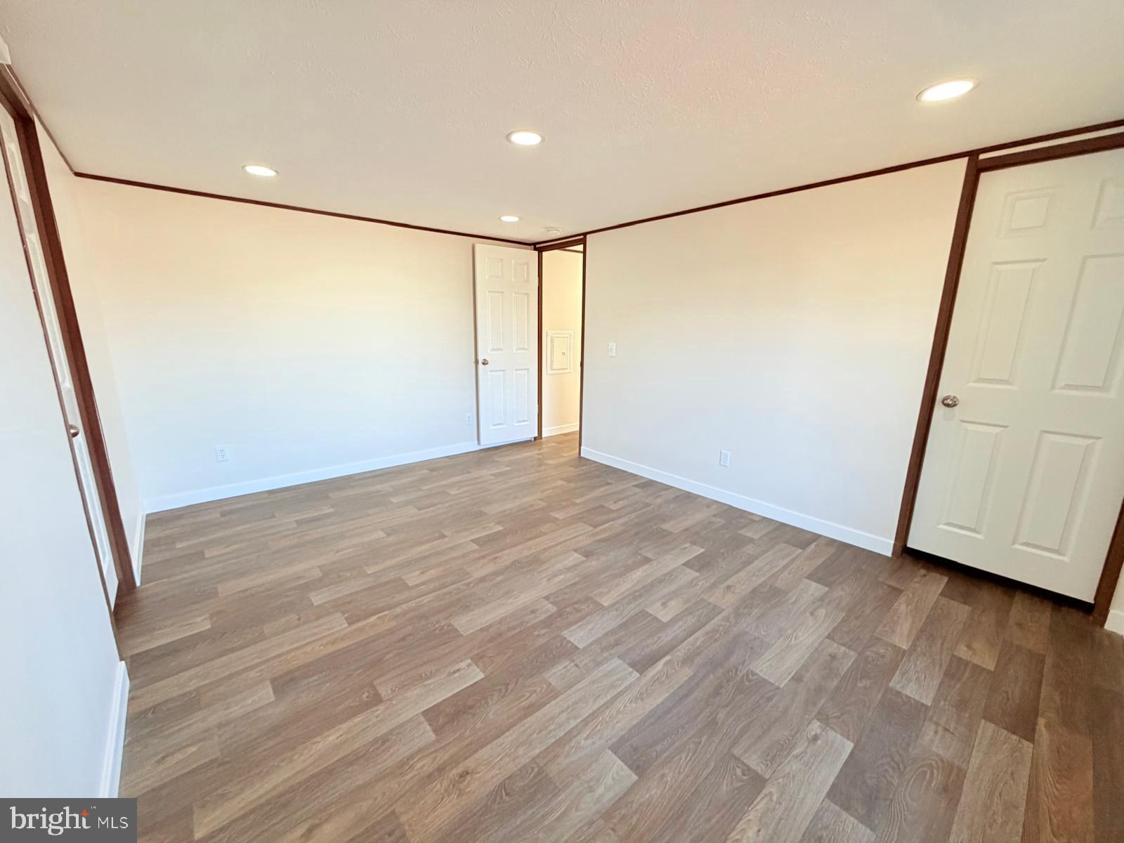 LAKESIDE PARK - Residential