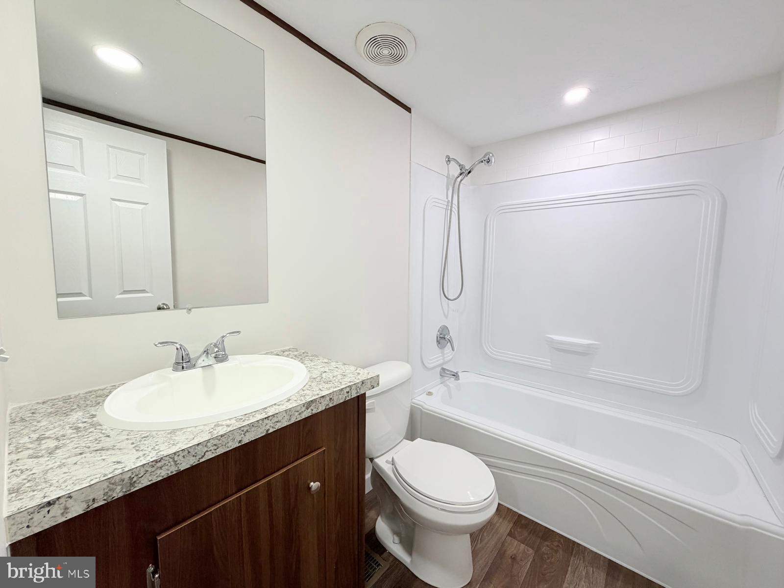 LAKESIDE PARK - Residential