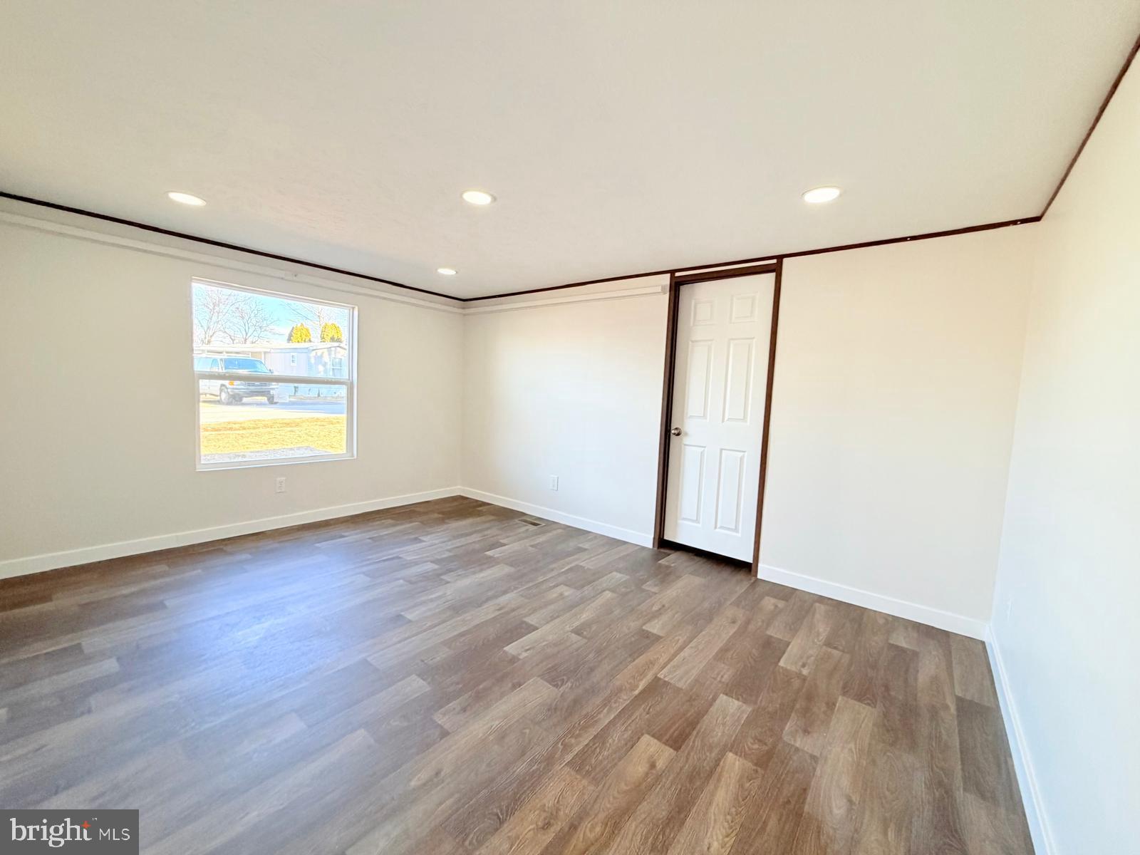 LAKESIDE PARK - Residential