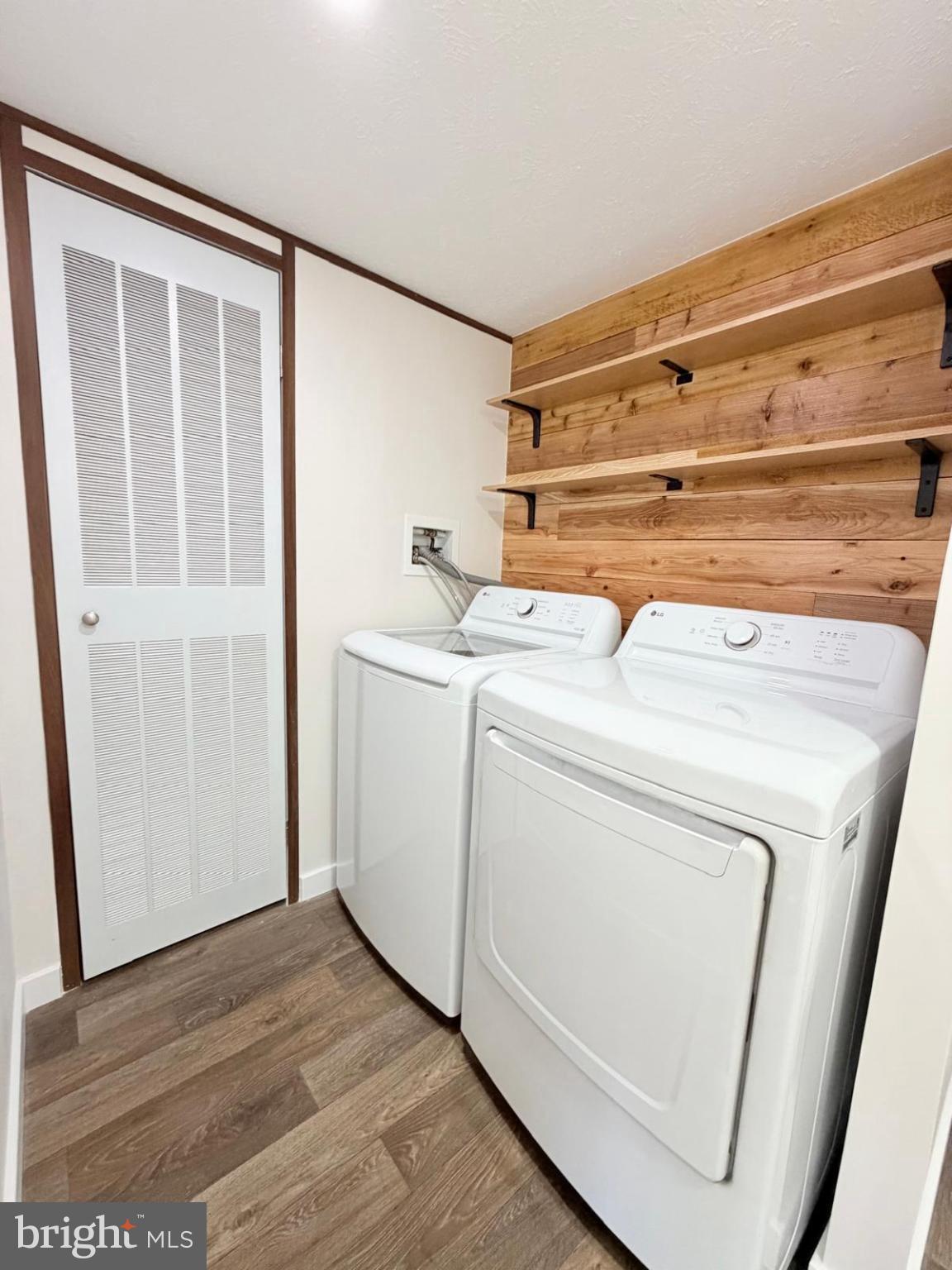 LAKESIDE PARK - Residential