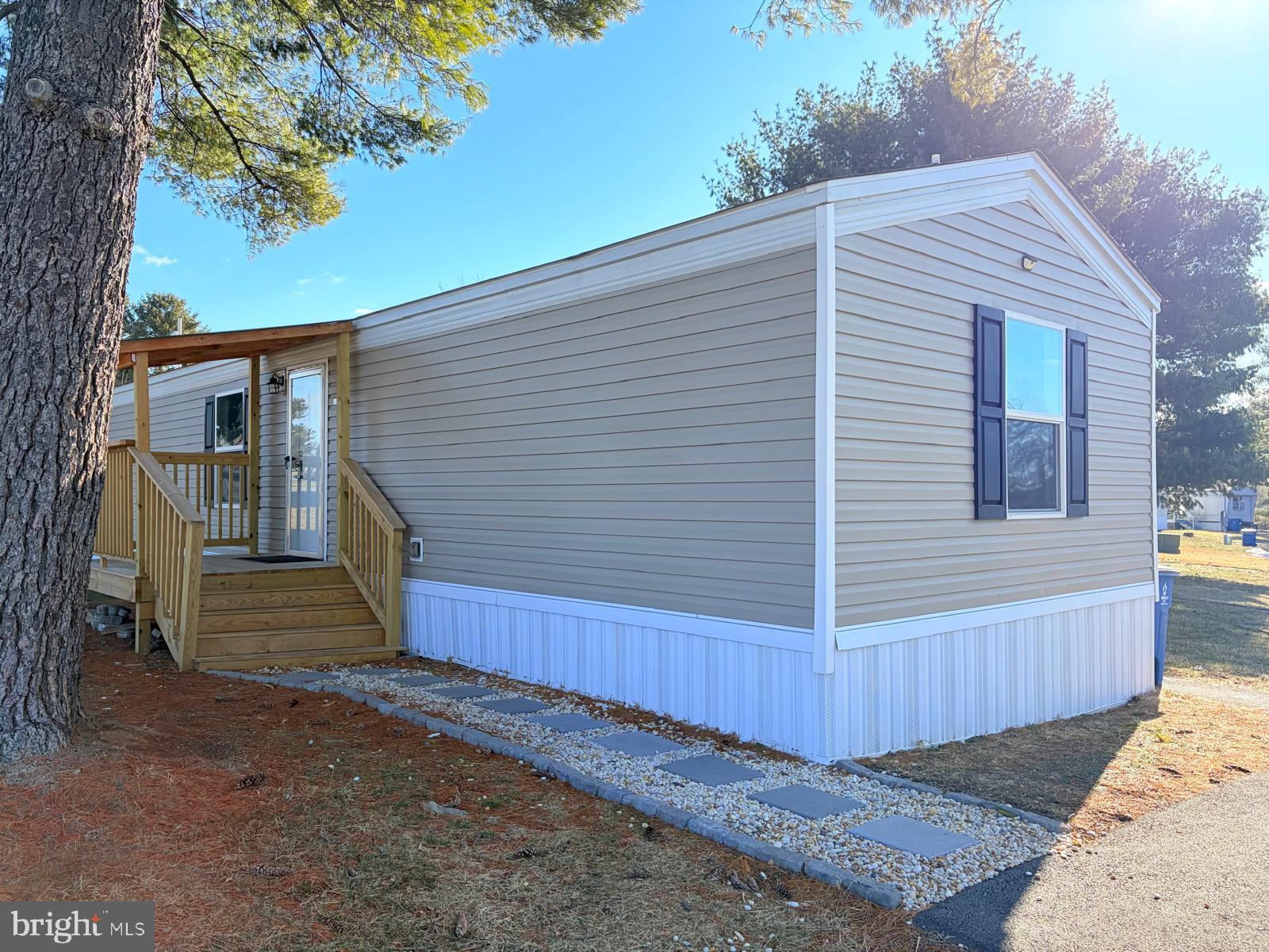 LAKESIDE PARK - Residential