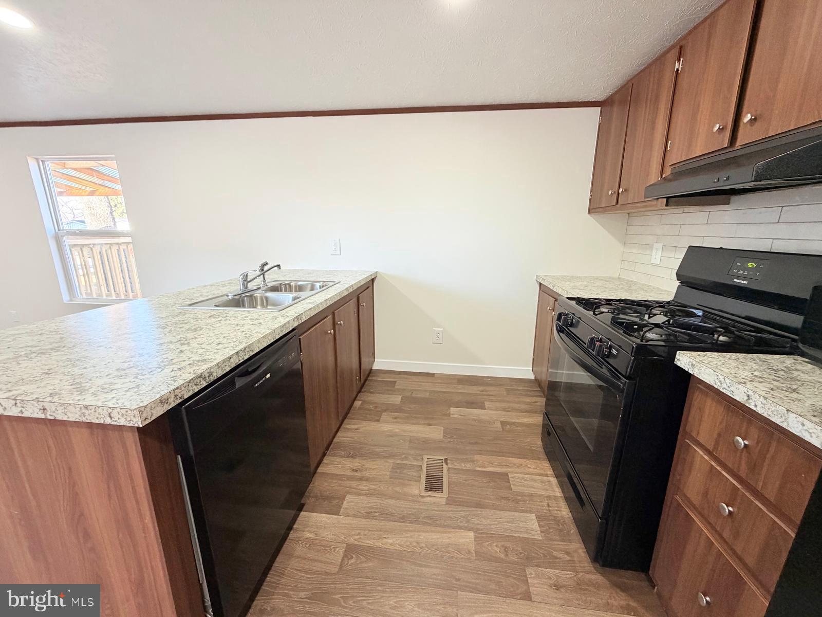 LAKESIDE PARK - Residential