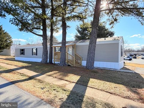Mobile Home For Sale - 16900 Warbler Court #295<br/> HAGERSTOWN, MD 21740