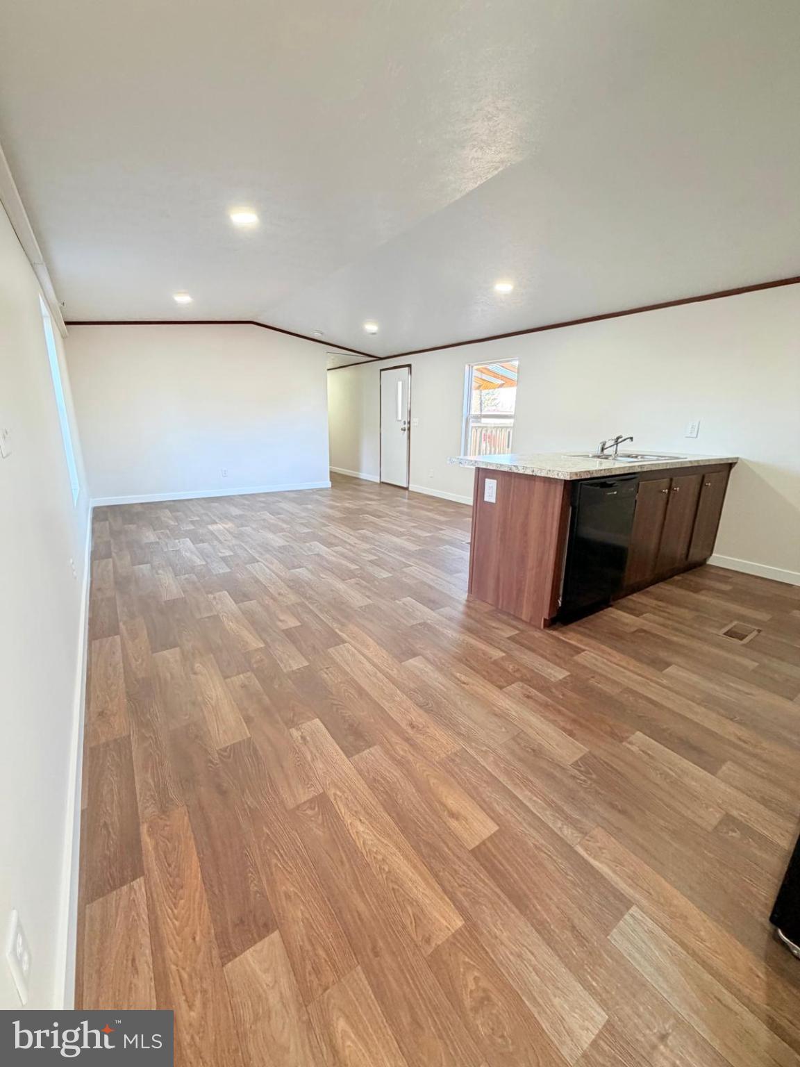 LAKESIDE PARK - Residential