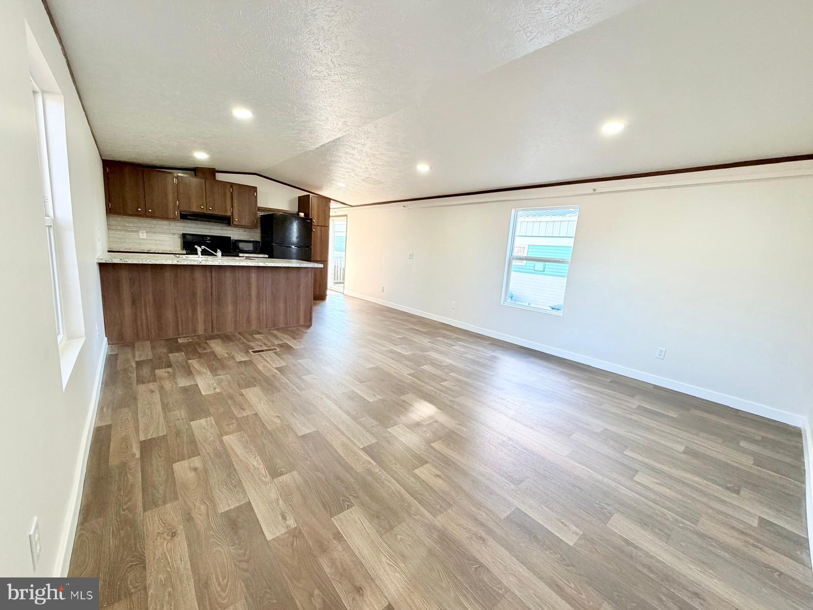 LAKESIDE PARK - Residential