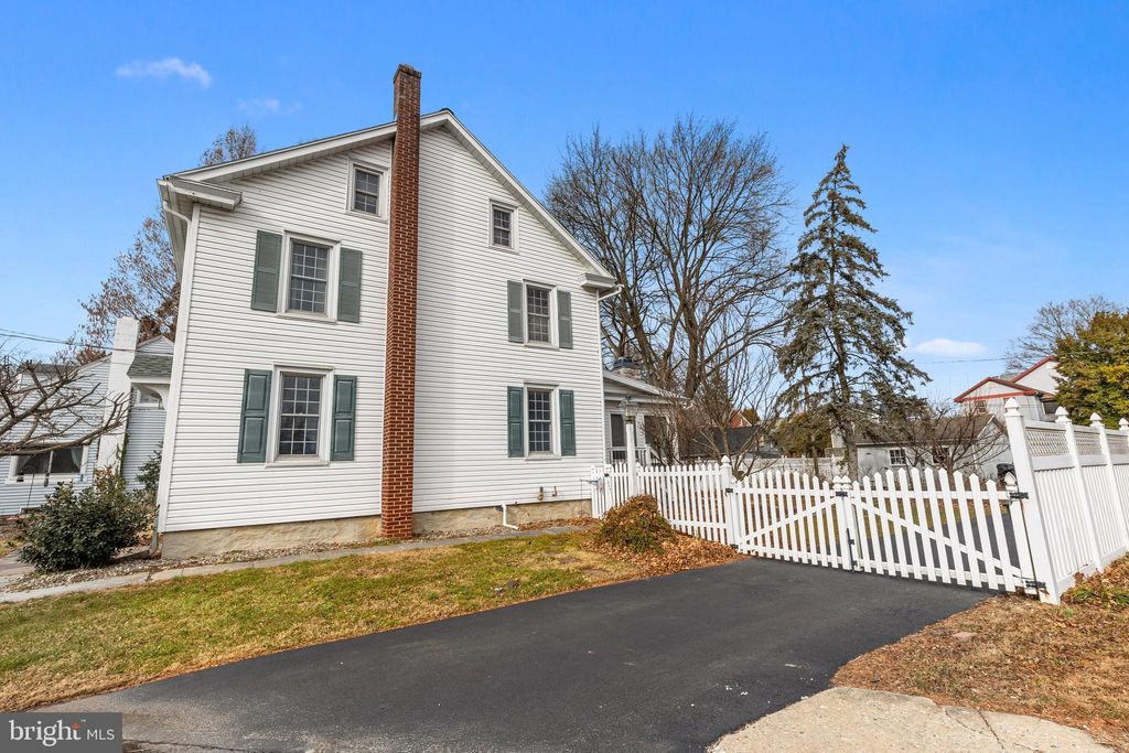 Photo of 255 Elizabeth Street, LANDISVILLE, PA 17538 (MLS # PALA2081950)