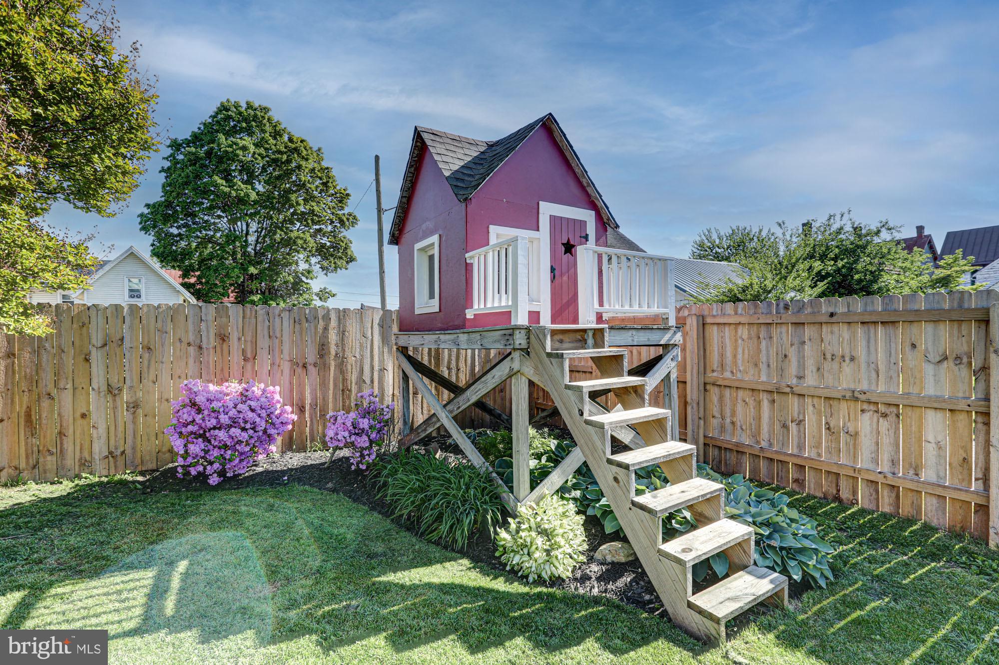 REDDING ESTATES - Residential