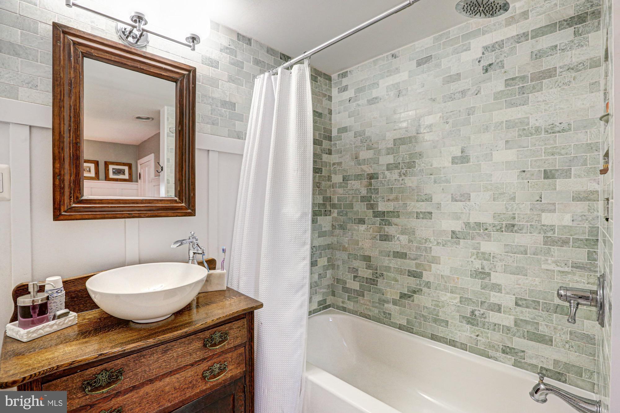REDDING ESTATES - Residential
