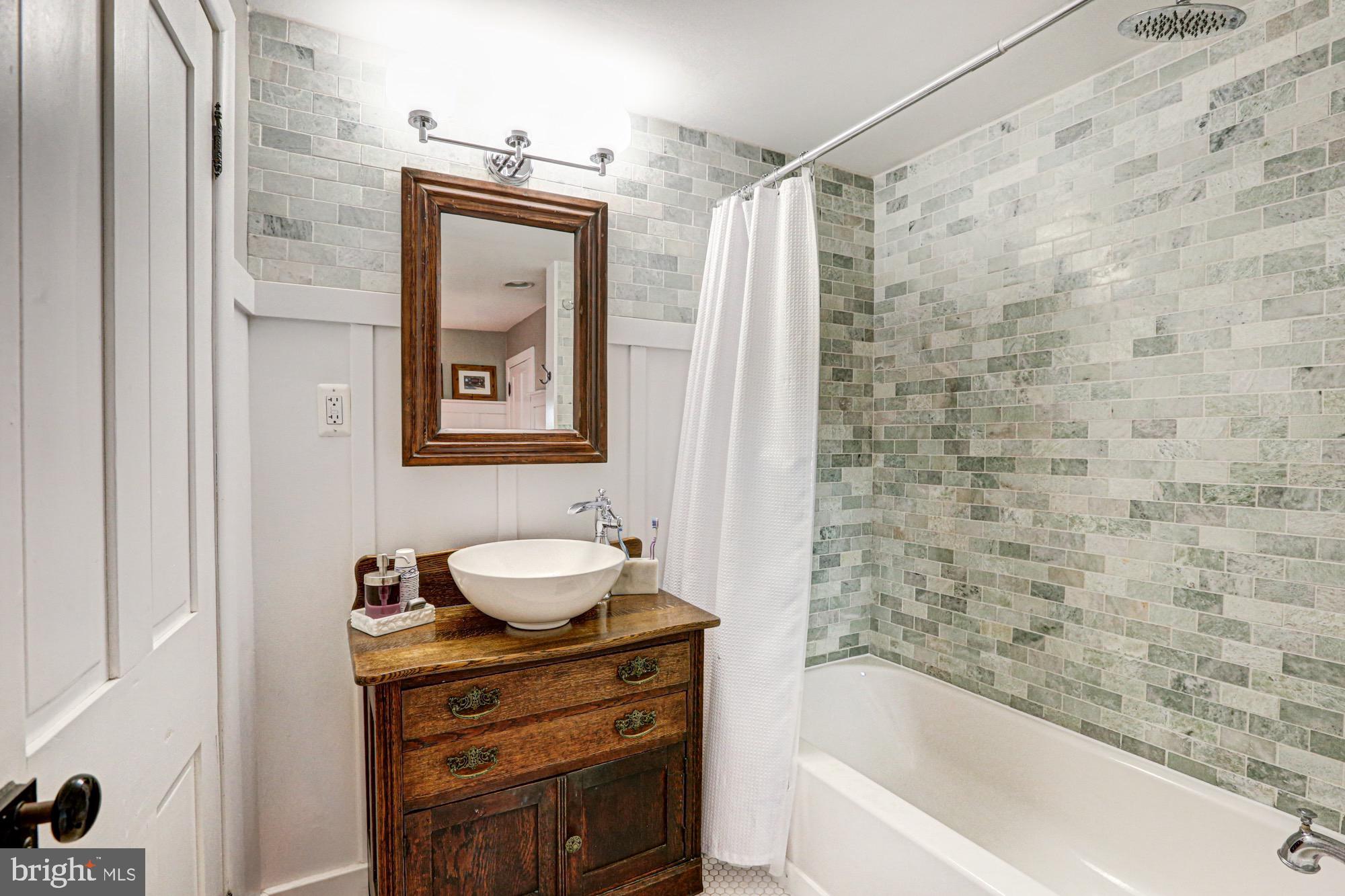 REDDING ESTATES - Residential