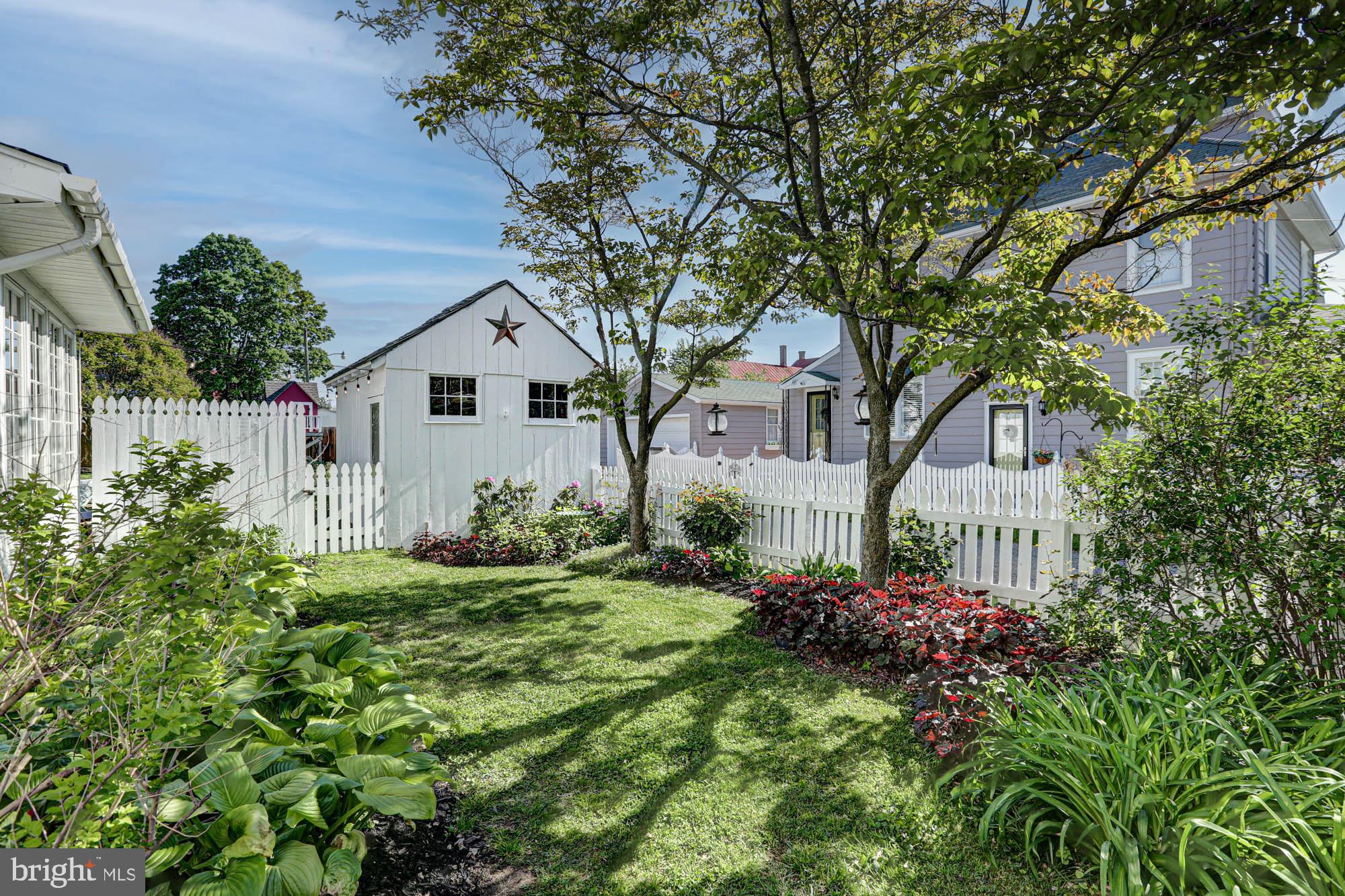 REDDING ESTATES - Residential
