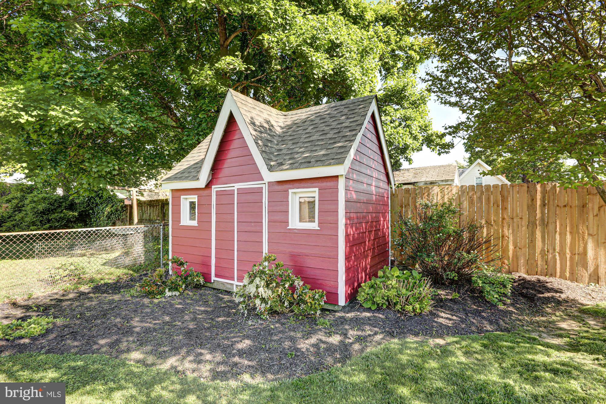 REDDING ESTATES - Residential