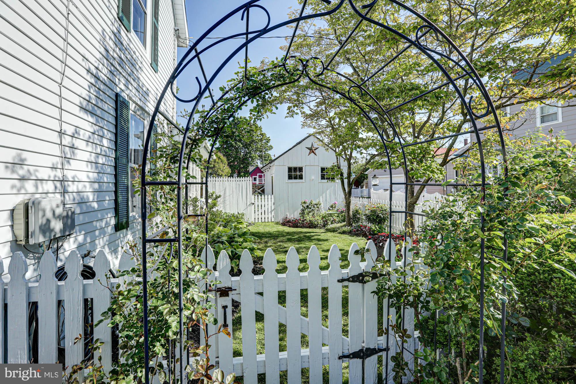 REDDING ESTATES - Residential