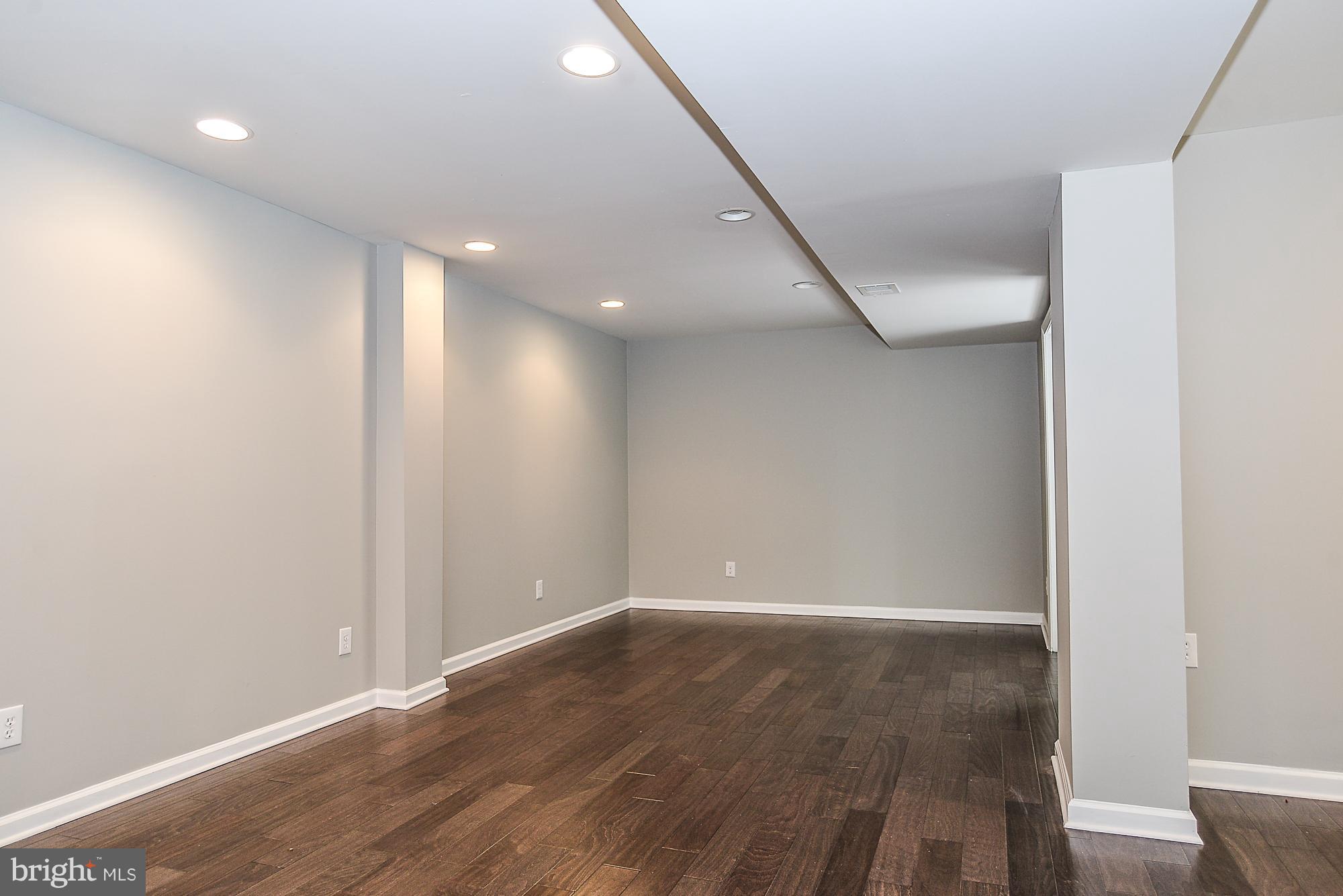 VIRGINIA HILLS - Residential