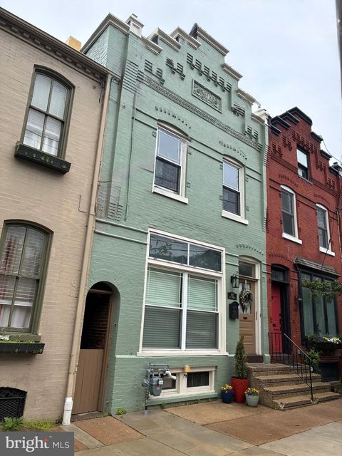 242 E WALNUT STREET LANCASTER PA 17602