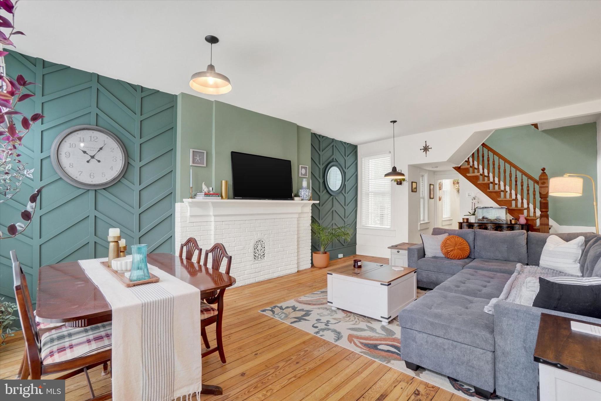 242 E WALNUT STREET