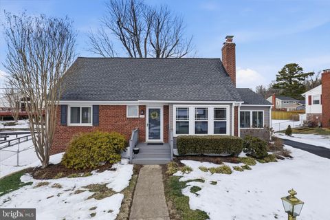 Photo of 610 N Owen Street, ALEXANDRIA, VA 22304 (MLS # VAAX2054236)