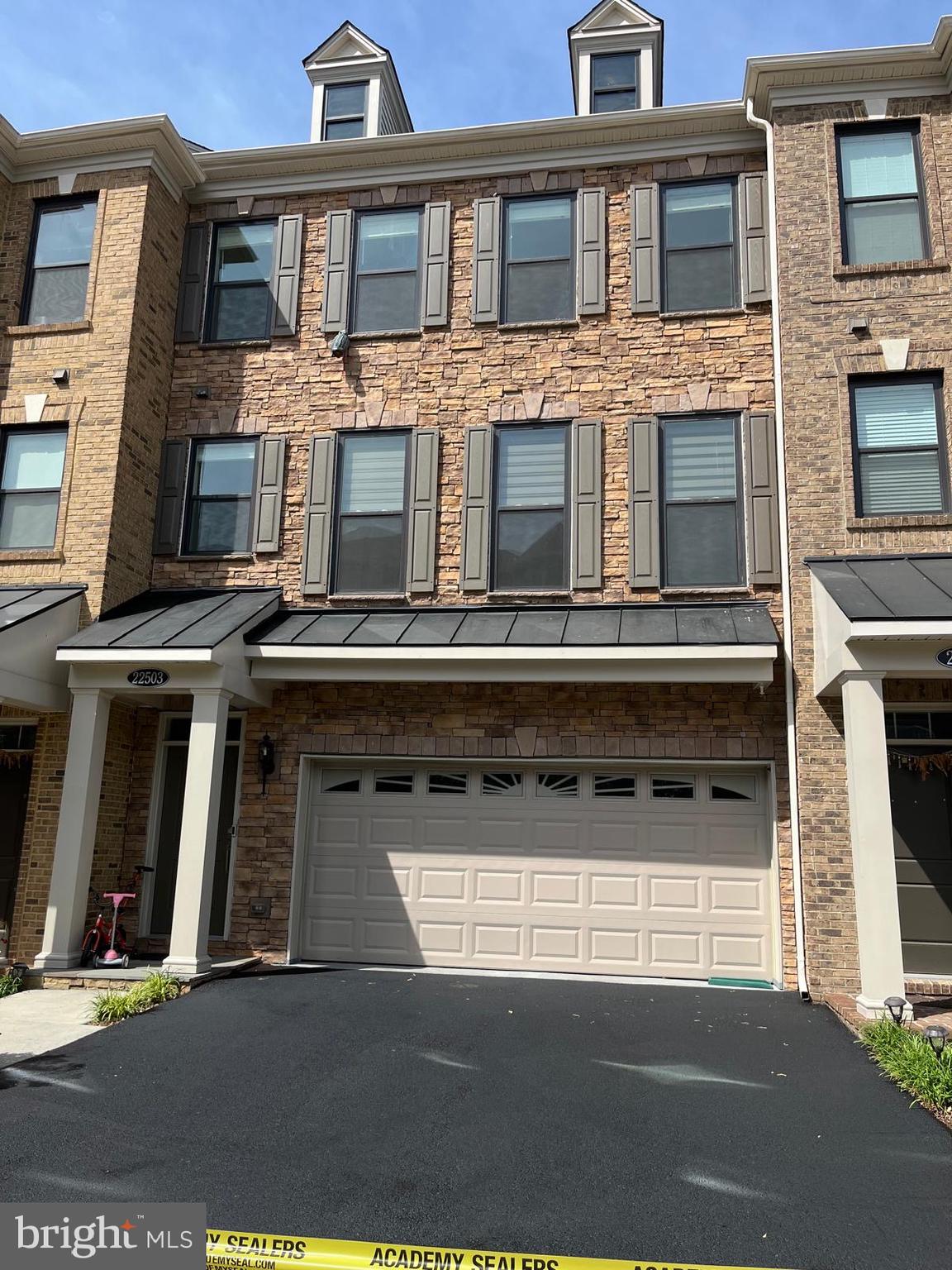 22503 WINDSOR LOCKS SQUARE