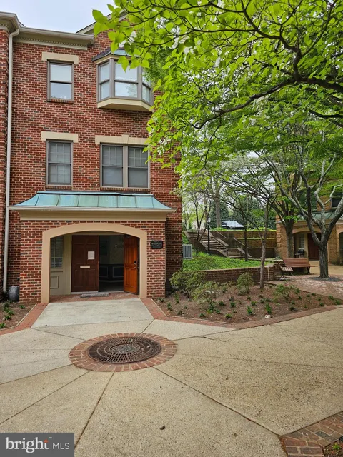 4200 Evergreen Lane Unit 311, Annandale, VA MLS: VAFX2218212