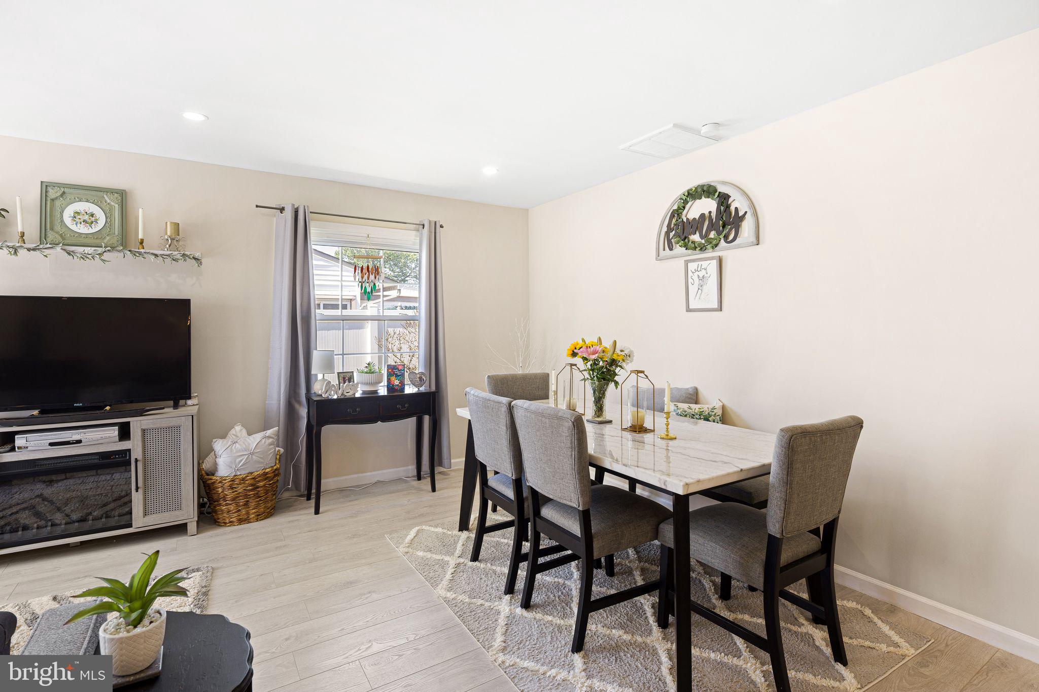 LEVITTOWN - Residential