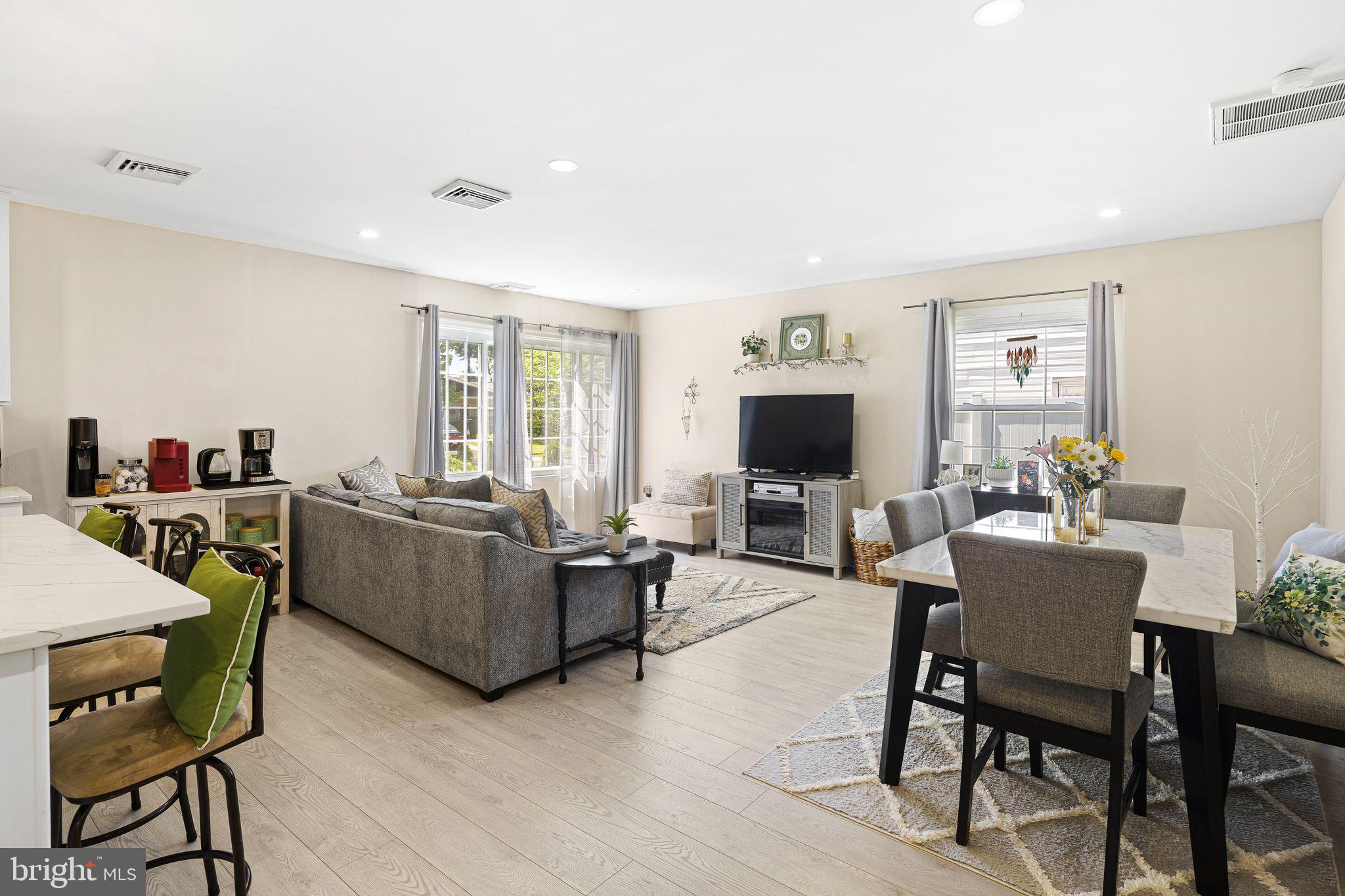 LEVITTOWN - Residential