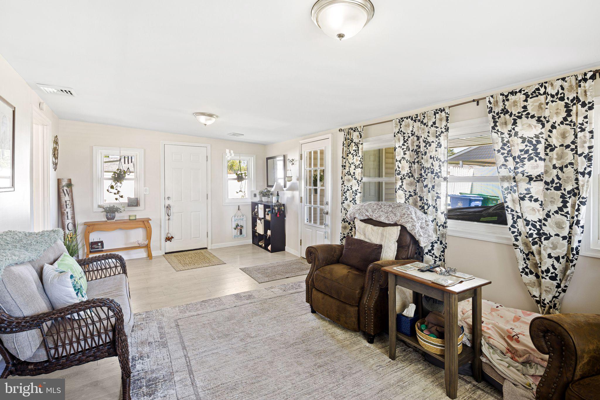 LEVITTOWN - Residential