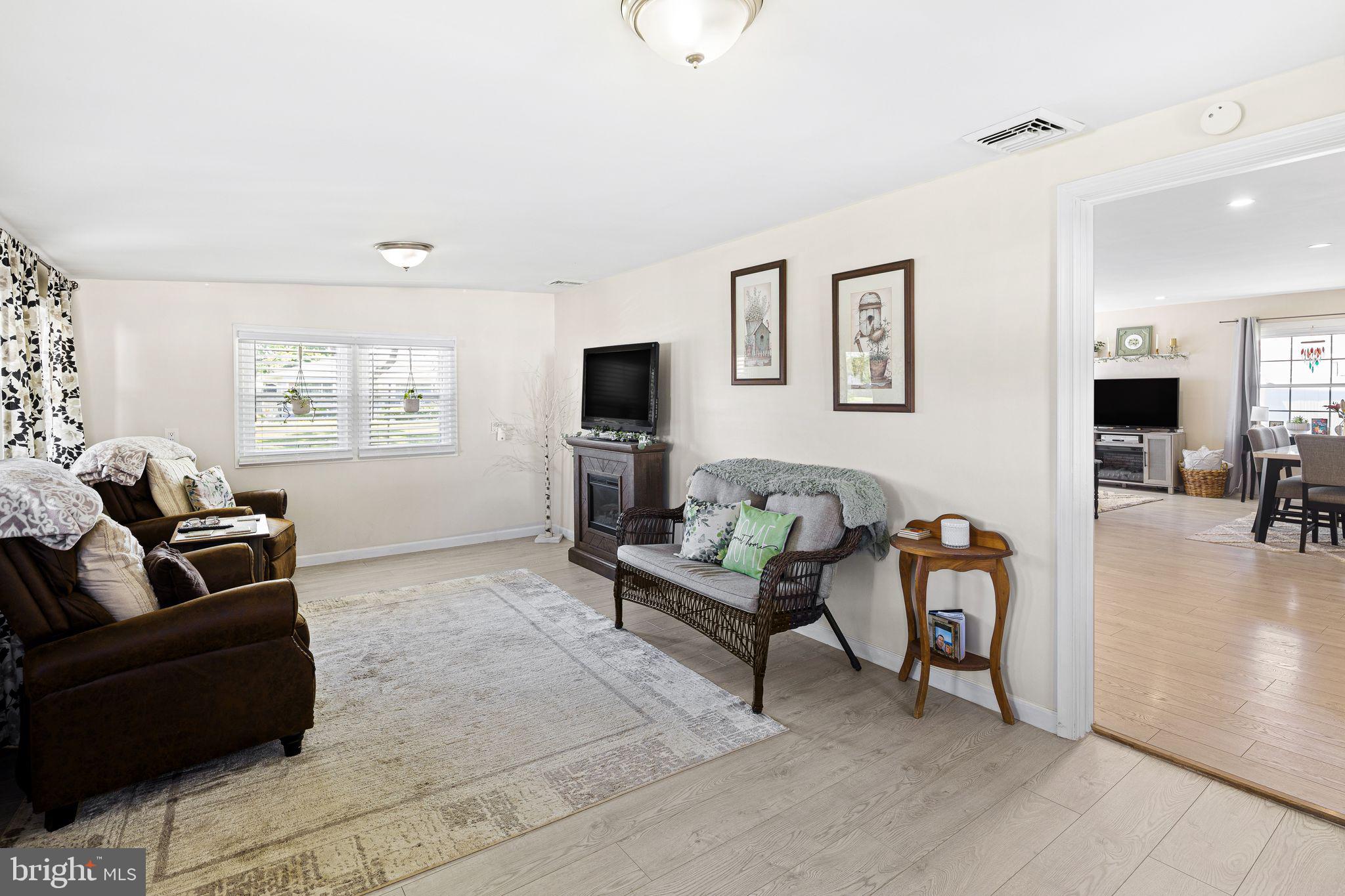 LEVITTOWN - Residential