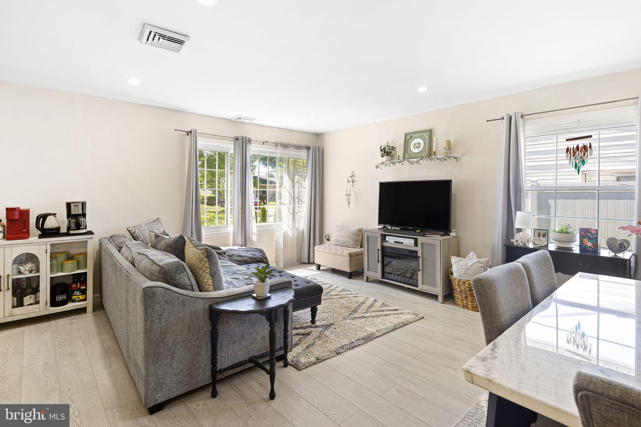 LEVITTOWN - Residential