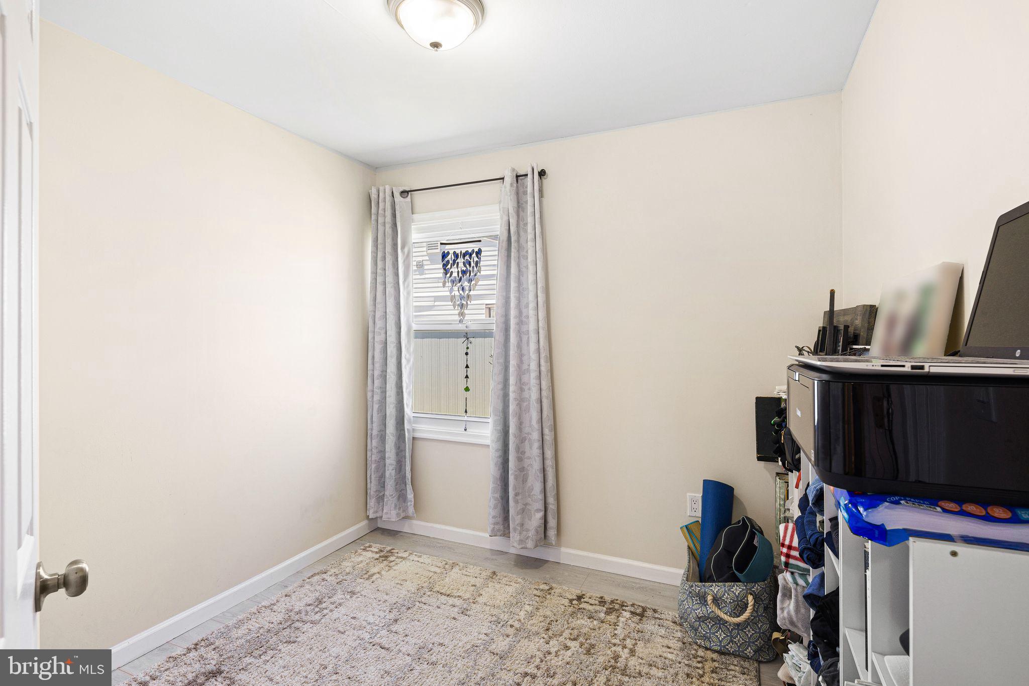 LEVITTOWN - Residential