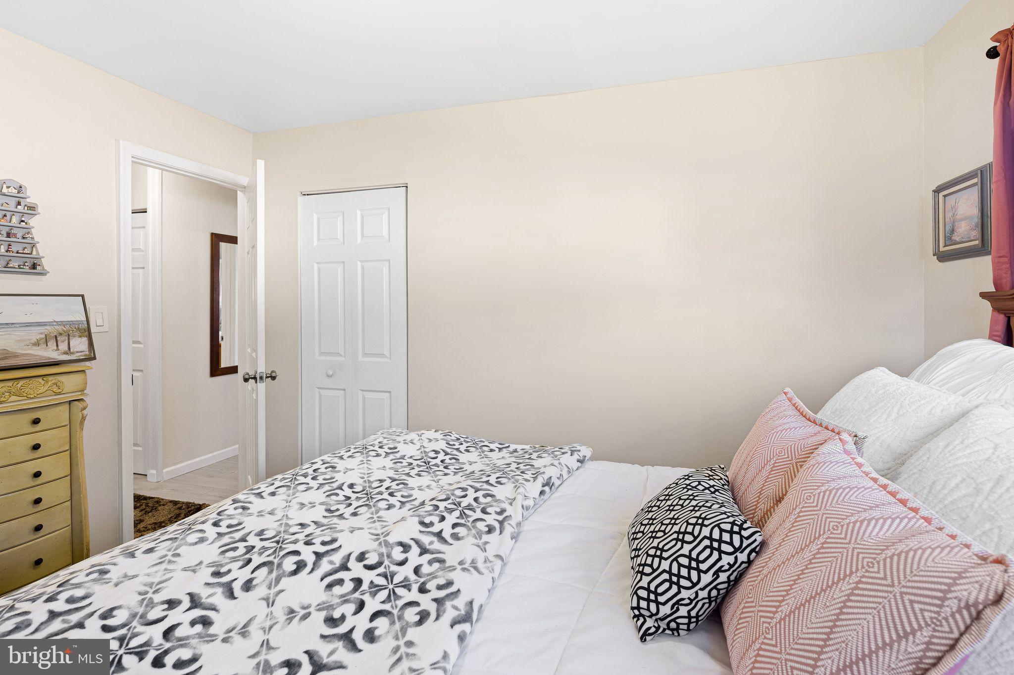 LEVITTOWN - Residential