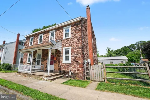 MLS: PABK2073808