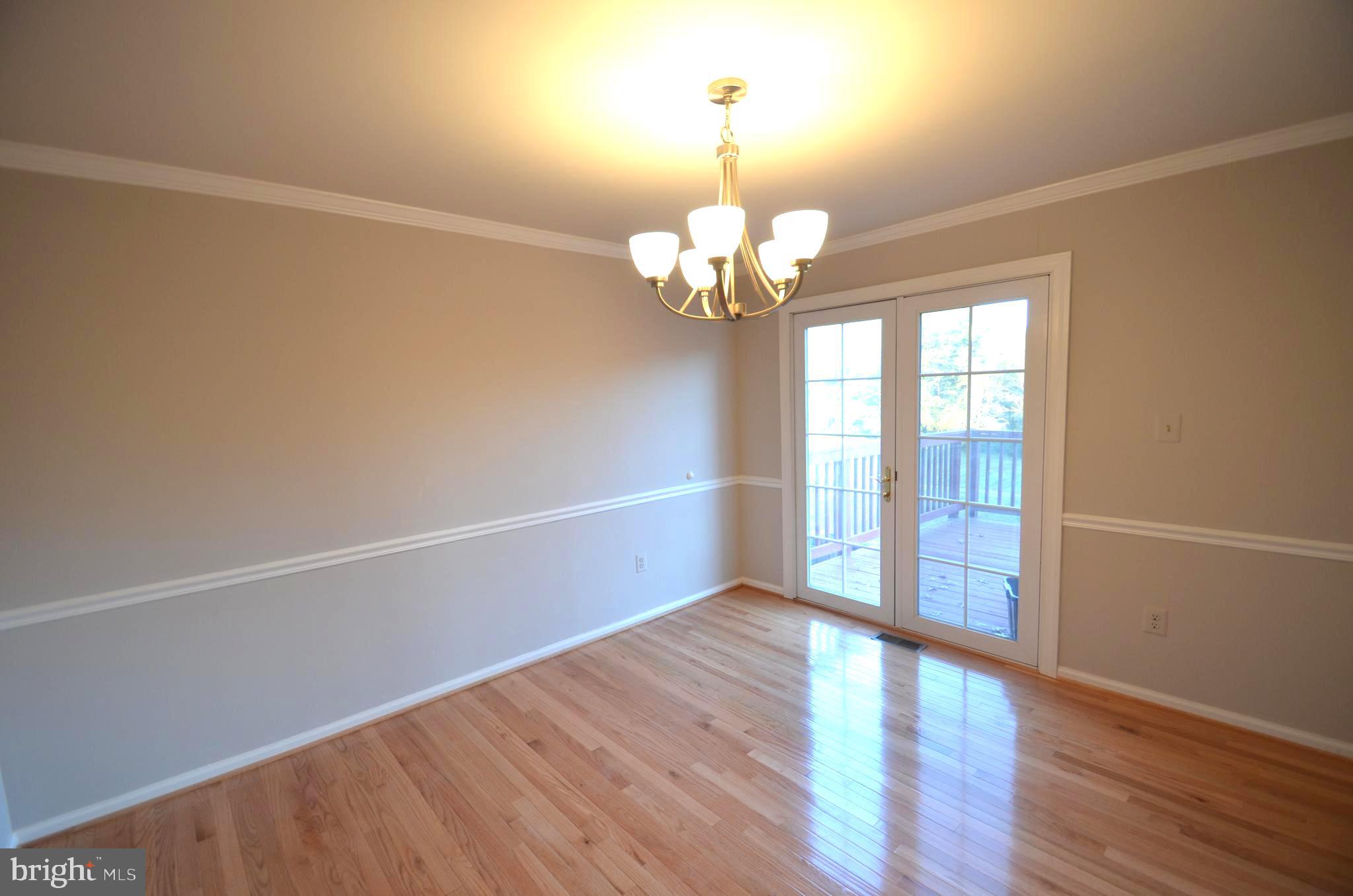 5748 LAKESIDE OAK LANE