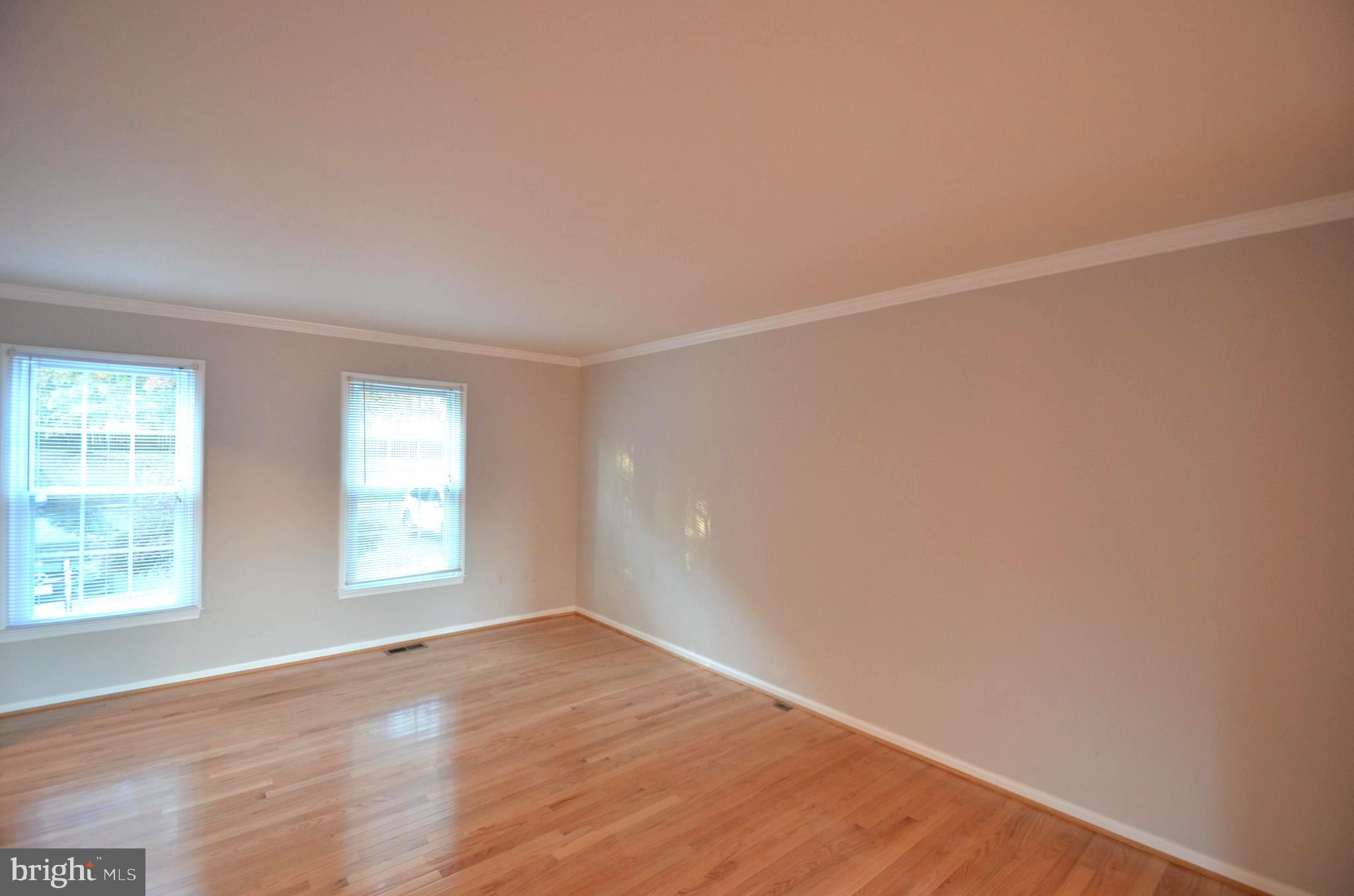 5748 LAKESIDE OAK LANE