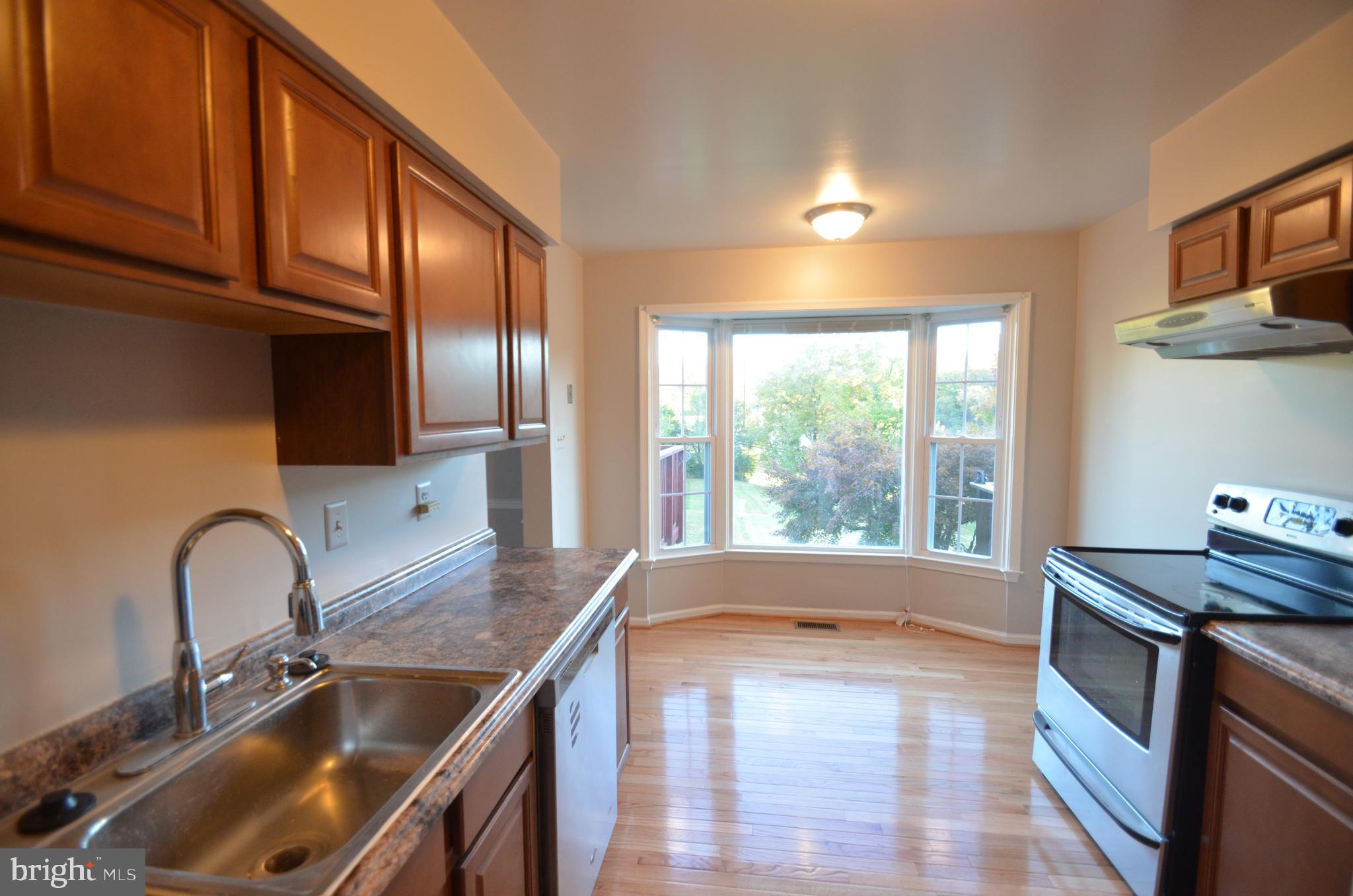 5748 LAKESIDE OAK LANE