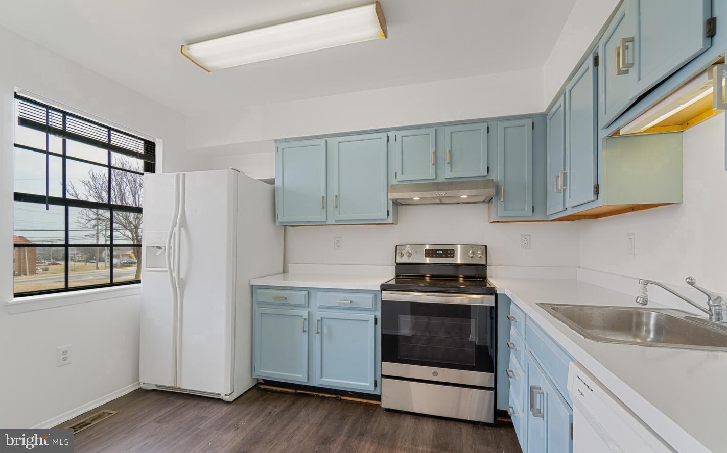 21 HOLLAND HILL COURT