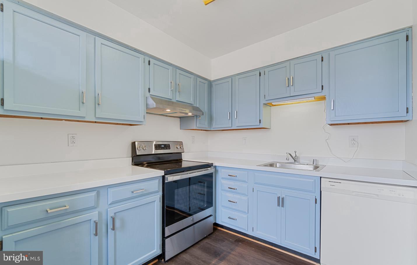 21 HOLLAND HILL COURT